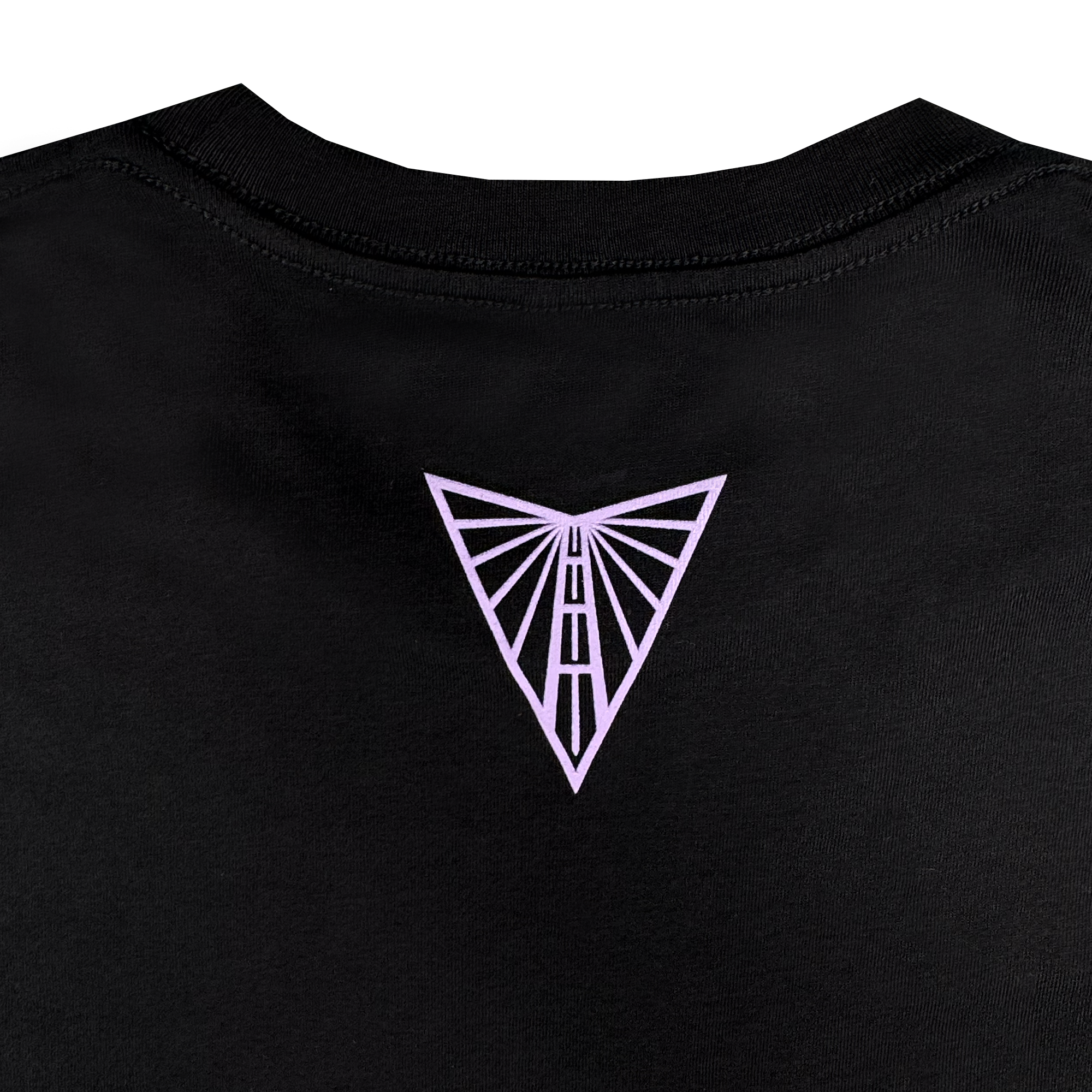 A close-up of the back neckline of the GSV Women's Golden State Valkyries Balloons Crop Tee shows a geometric purple triangle with radiating lines and a vertical center, forming a symmetrical abstract pattern.